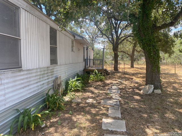 216 County Road 429, Stockdale, TX 78160