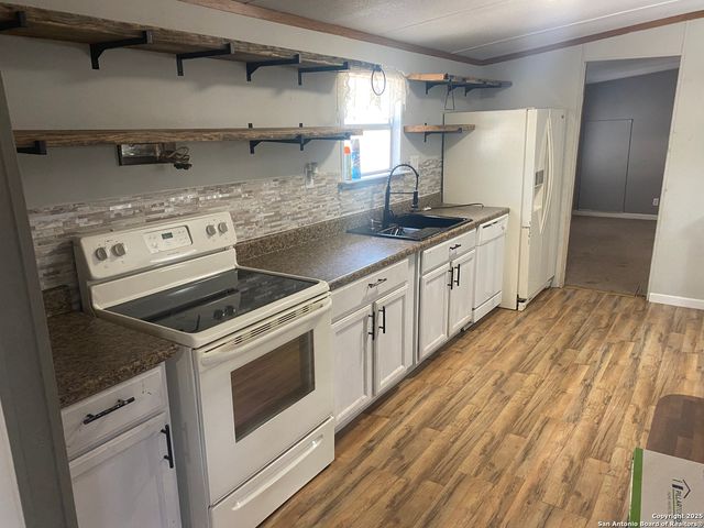 216 County Road 429, Stockdale, TX 78160