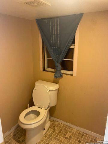 216 County Road 429, Stockdale, TX 78160