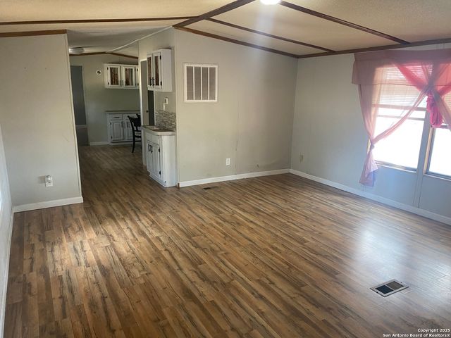 216 County Road 429, Stockdale, TX 78160