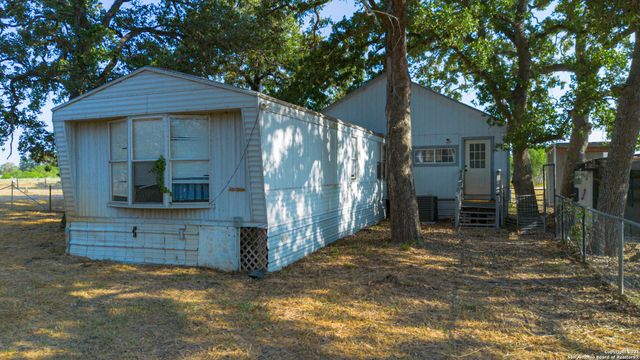 216 County Road 429, Stockdale, TX 78160