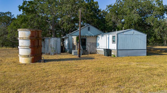 216 County Road 429, Stockdale, TX 78160