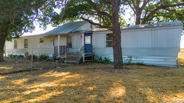 216 County Road 429, Stockdale, TX 78160
