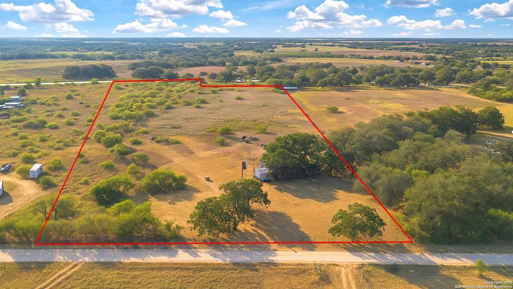 216 County Road 429, Stockdale, TX 78160