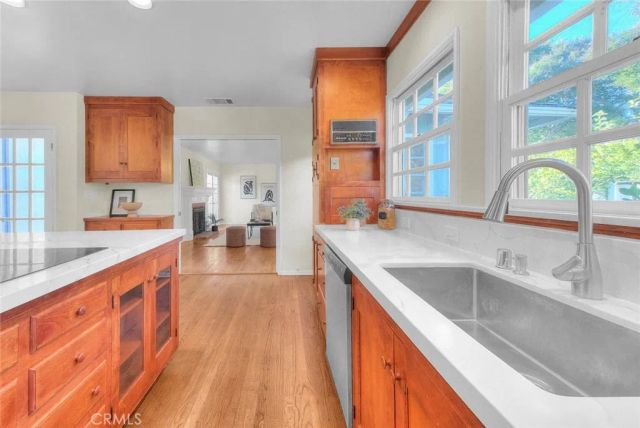 537 Jamestown, Burbank, CA 91504