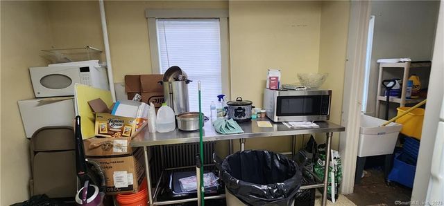 60 Jay Street, New London, CT 06320