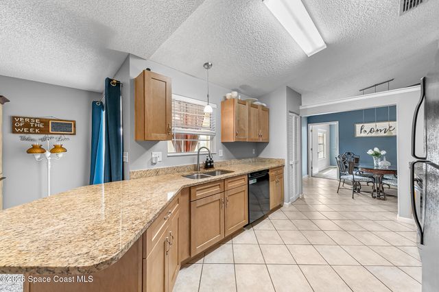 606 Seven Gables Circle SE, Palm Bay, FL 32909