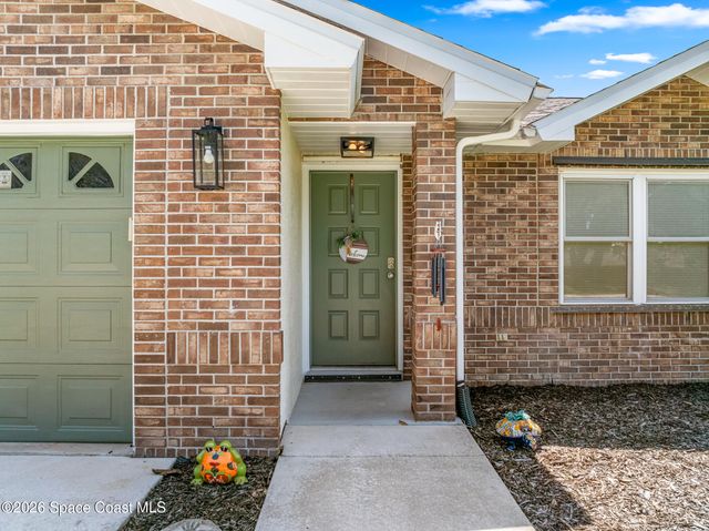 606 Seven Gables Circle SE, Palm Bay, FL 32909