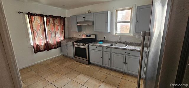 7240 Rockdale, Redford, MI 48239