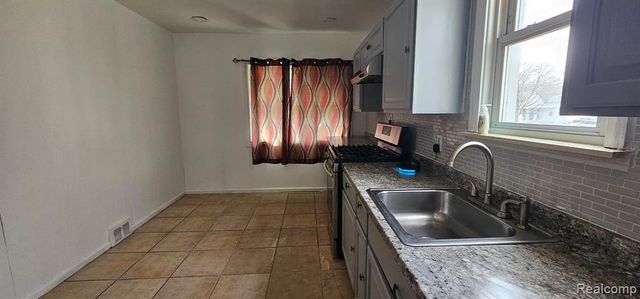 7240 Rockdale, Redford, MI 48239