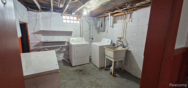 7240 Rockdale, Redford, MI 48239