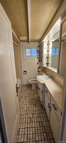 7240 Rockdale, Redford, MI 48239