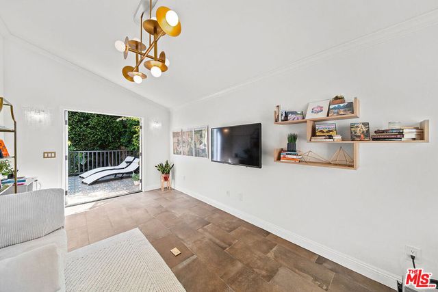 6626 Cahuenga Terrace, Los Angeles, CA 90068