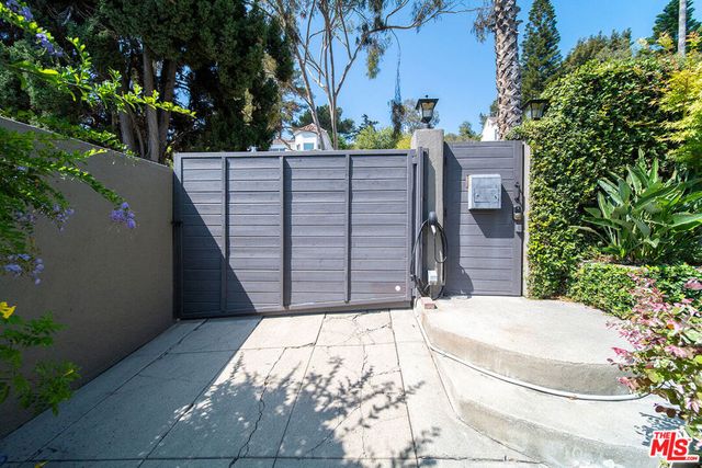 6626 Cahuenga Terrace, Los Angeles, CA 90068