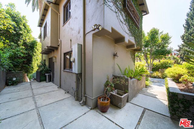 6626 Cahuenga Terrace, Los Angeles, CA 90068