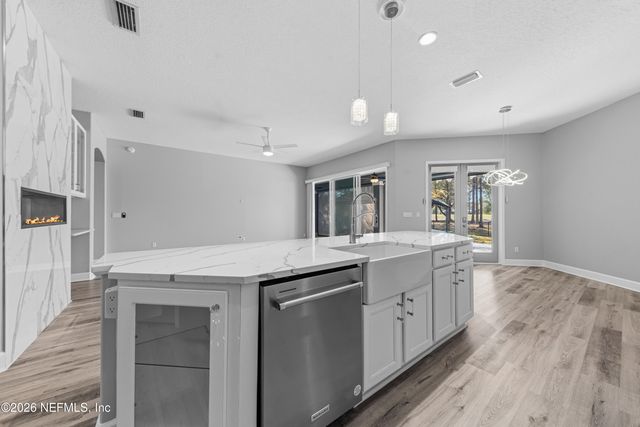 1123 GREEN PINE Circle, Orange Park, FL 32065