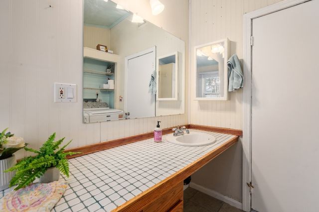 515 Lake Avenue, Worcester, MA 01604