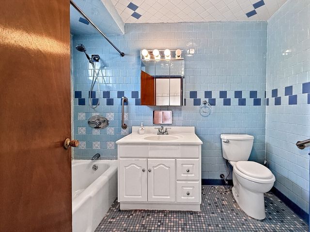 42 Genesee St, Revere, MA 02151