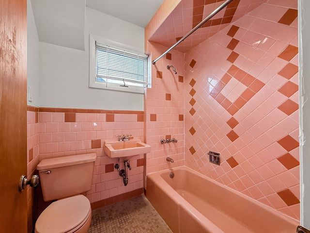 42 Genesee St, Revere, MA 02151