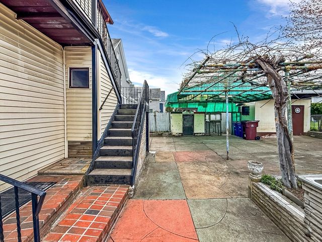 42 Genesee St, Revere, MA 02151