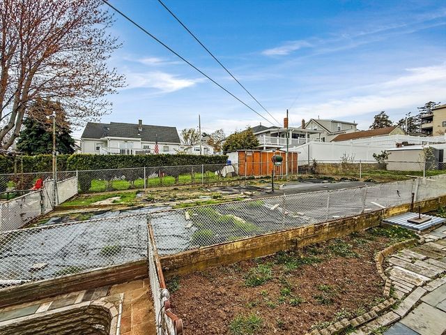 42 Genesee St, Revere, MA 02151