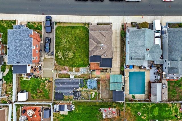 42 Genesee St, Revere, MA 02151