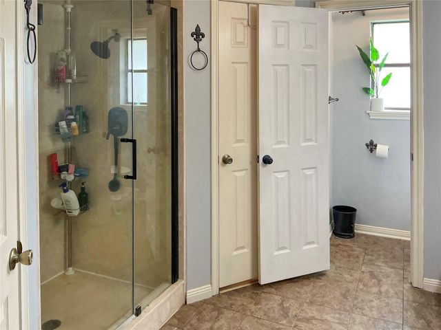 113 Flag Drive E, Lake Jackson, TX 77566