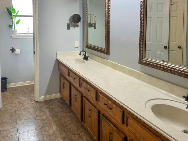 113 Flag Drive E, Lake Jackson, TX 77566