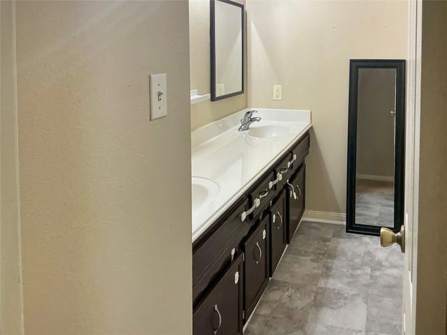 113 Flag Drive E, Lake Jackson, TX 77566