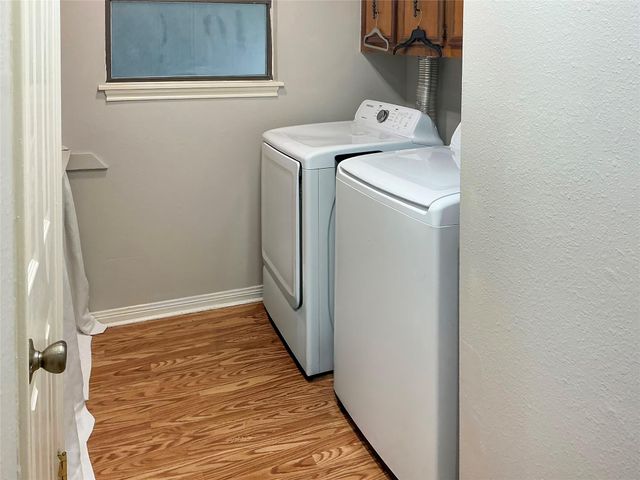 113 Flag Drive E, Lake Jackson, TX 77566