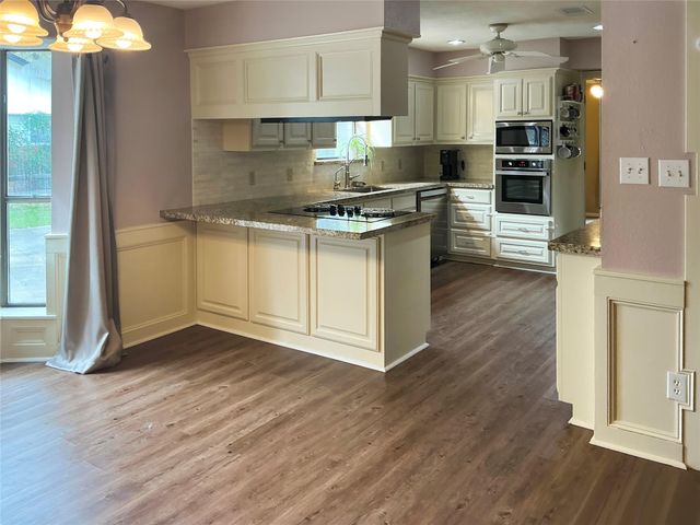 113 Flag Drive E, Lake Jackson, TX 77566