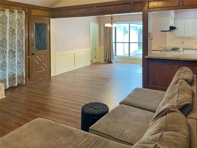 113 Flag Drive E, Lake Jackson, TX 77566