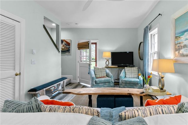 97 Narragansett Avenue C4, Newport, RI 02840