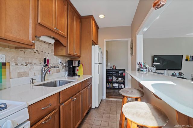 6 Bryant Crescent 2F, White Plains, NY 10605