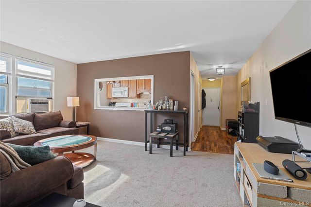 6 Bryant Crescent 2F, White Plains, NY 10605