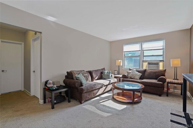 6 Bryant Crescent 2F, White Plains, NY 10605