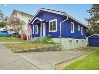 780 N 10TH St, Coos Bay, OR 97420