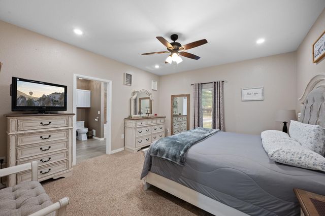 1131 E Fannin ST, Luling, TX 78648