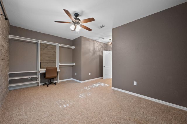 1131 E Fannin ST, Luling, TX 78648