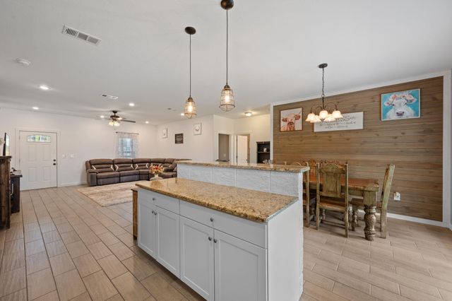 1131 E Fannin ST, Luling, TX 78648