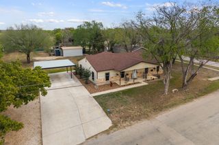 1131 E Fannin ST, Luling, TX 78648