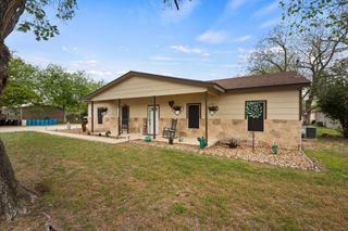 1131 E Fannin ST, Luling, TX 78648