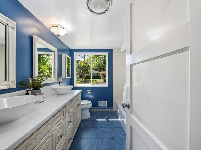 12100 Saraglen Drive, Saratoga, CA 95070