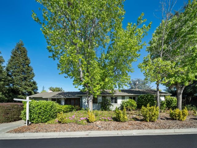 12100 Saraglen Drive, Saratoga, CA 95070