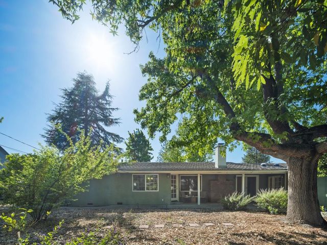 12100 Saraglen Drive, Saratoga, CA 95070