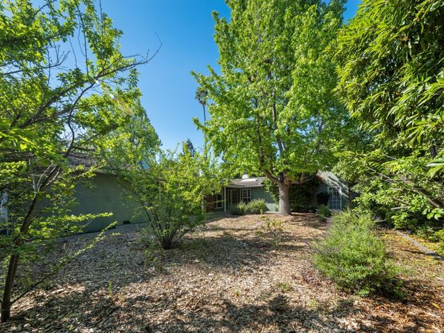 12100 Saraglen Drive, Saratoga, CA 95070