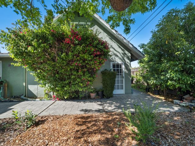 12100 Saraglen Drive, Saratoga, CA 95070