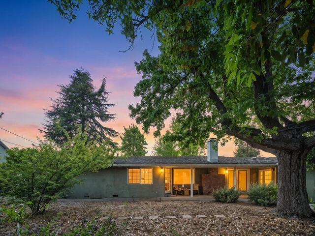 12100 Saraglen Drive, Saratoga, CA 95070