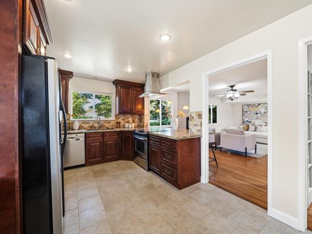 12100 Saraglen Drive, Saratoga, CA 95070