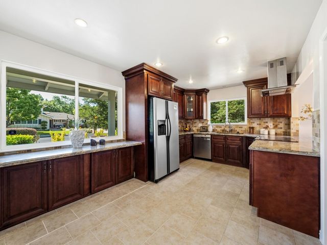 12100 Saraglen Drive, Saratoga, CA 95070